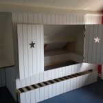 Decosier bed